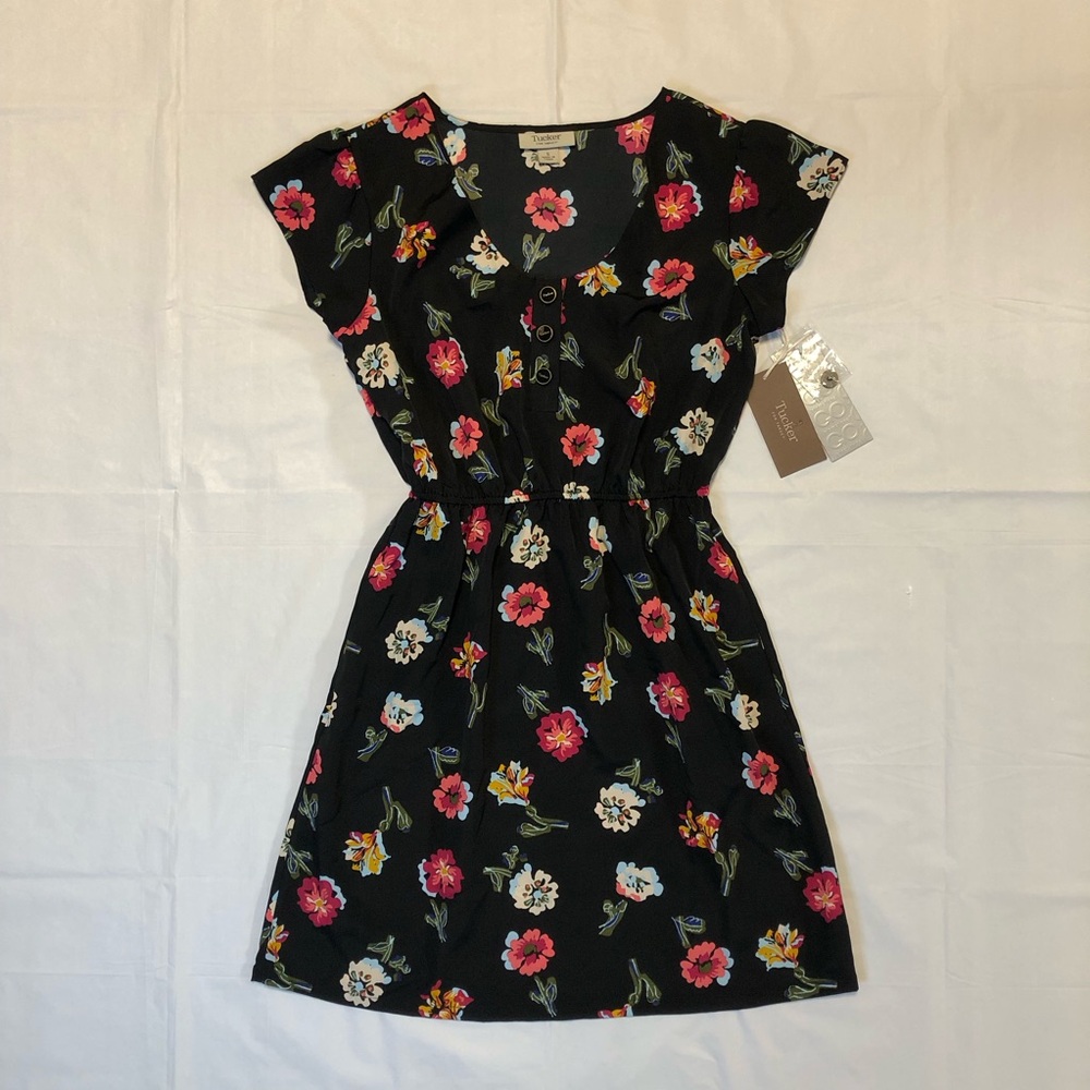 NWT Tucker Women’s Short Sleeve Elastic Waist Side Pockets Floral Black Dress S